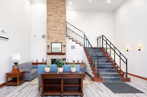 Seffner Inn and Suites