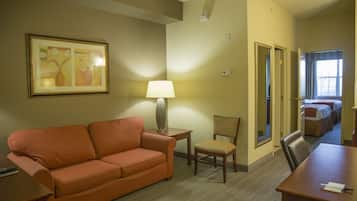 Down comforters, in-room safe, desk, blackout drapes