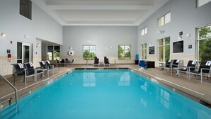 A swimming pool with lounge chairs and a sunbathing area. - Hampton Inn & Suites Chicago Southland-Matteson (Matteson)