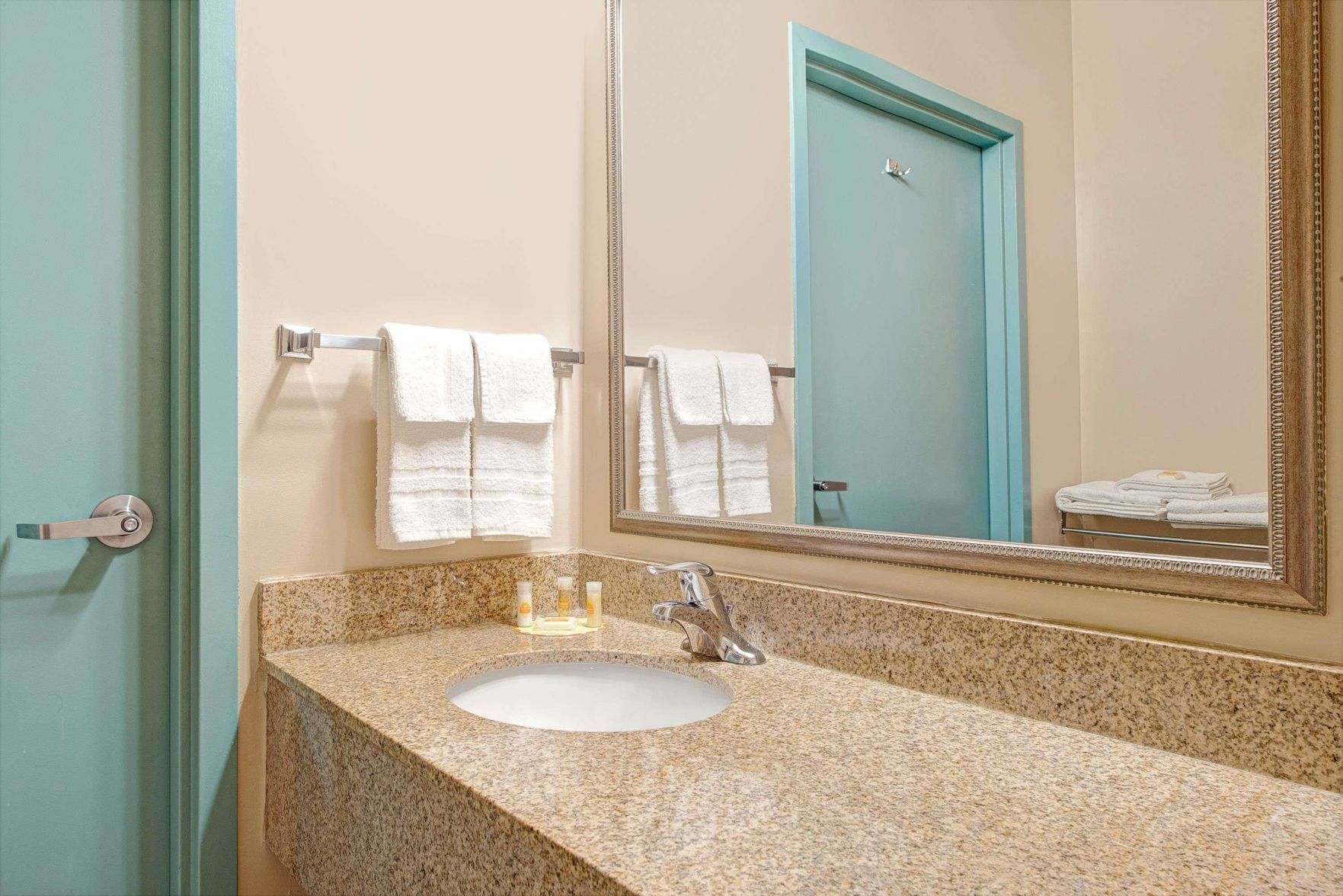 Bathroom | Free toiletries, hair dryer, towels, soap