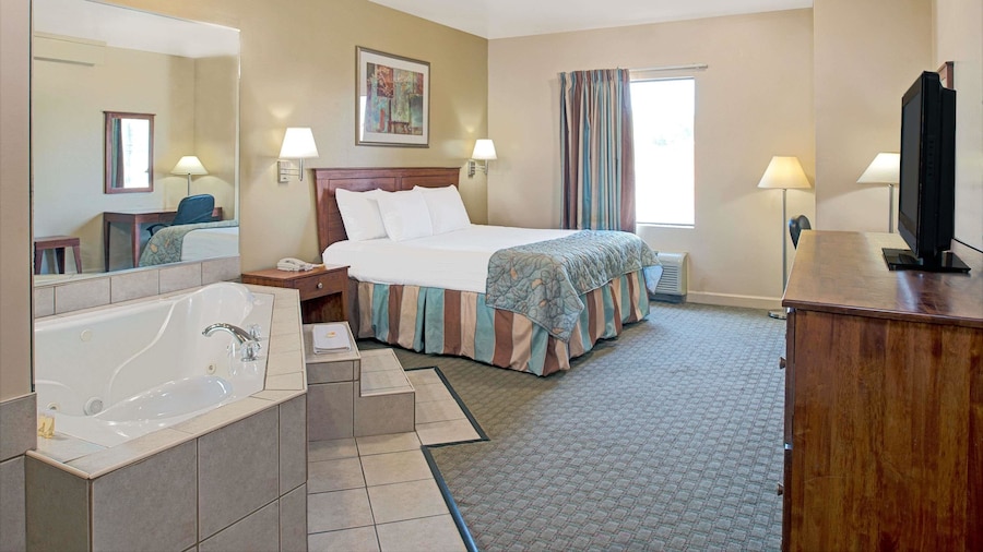 Days Inn by Wyndham Downtown St. Louis