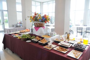 Tägliches inbegriffenes kontinentales Frühstück