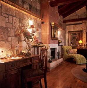 Phòng Suite Presidential, 2 phòng ngủ, bồn tắm thủy lực, quang cảnh hồ | Minibar, phòng cách âm, bàn ủi/dụng cụ ủi quần áo