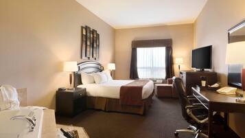 Room, 1 King Bed, Non Smoking, Hot Tub | In-room safe, blackout drapes, iron/ironing board, rollaway beds