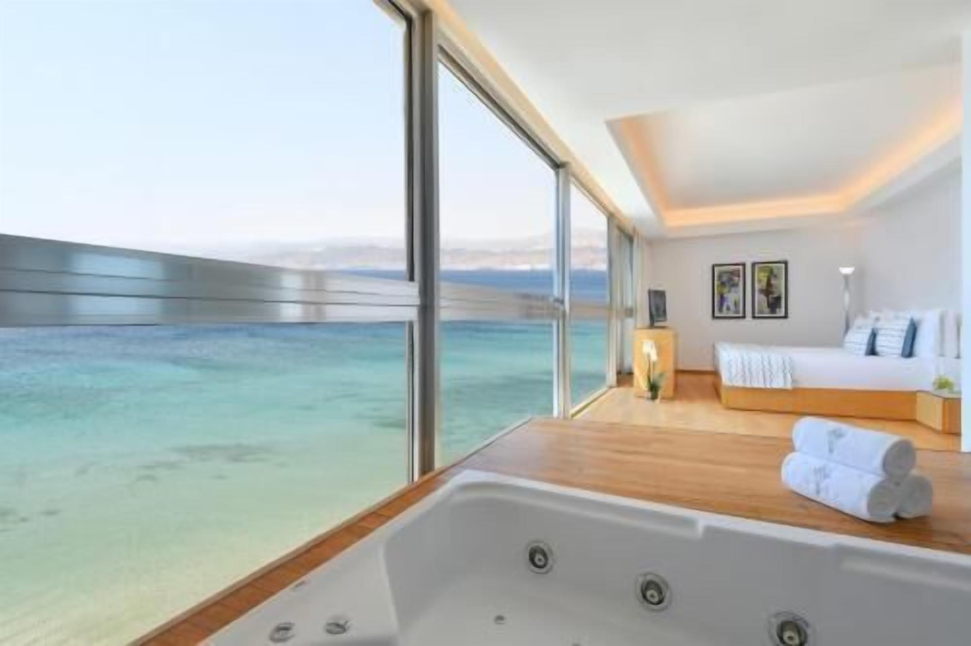 Ropa de cama de alta calidad y artículos del minibar gratis 