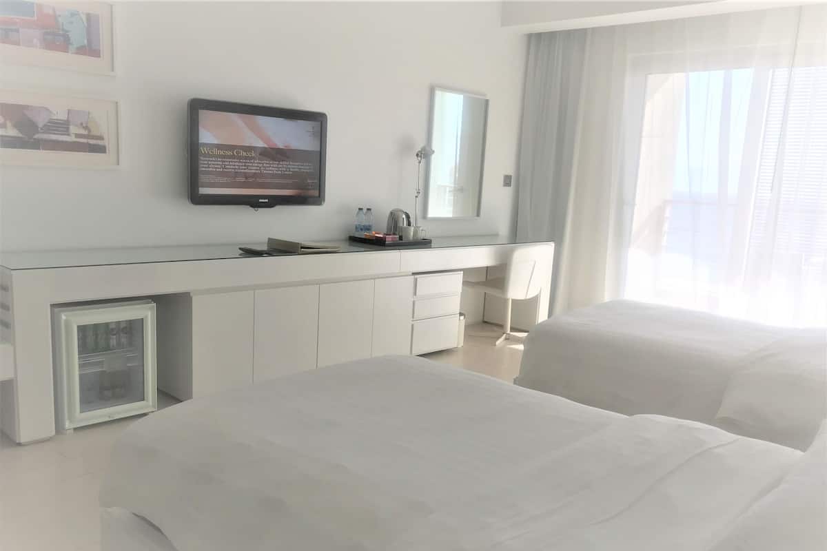 Ropa de cama de alta calidad y minibar con artículos gratuitos