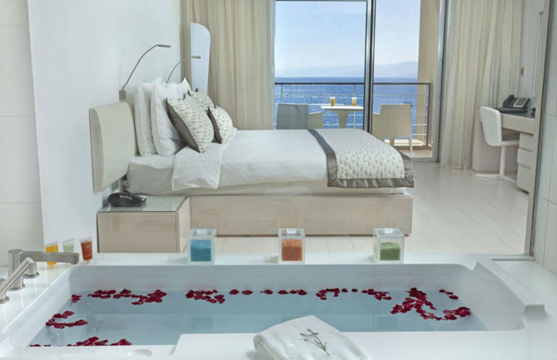 Ropa de cama de alta calidad y artículos del minibar gratis 