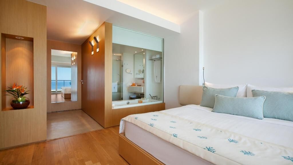 Ropa de cama de alta calidad y artículos del minibar gratis 
