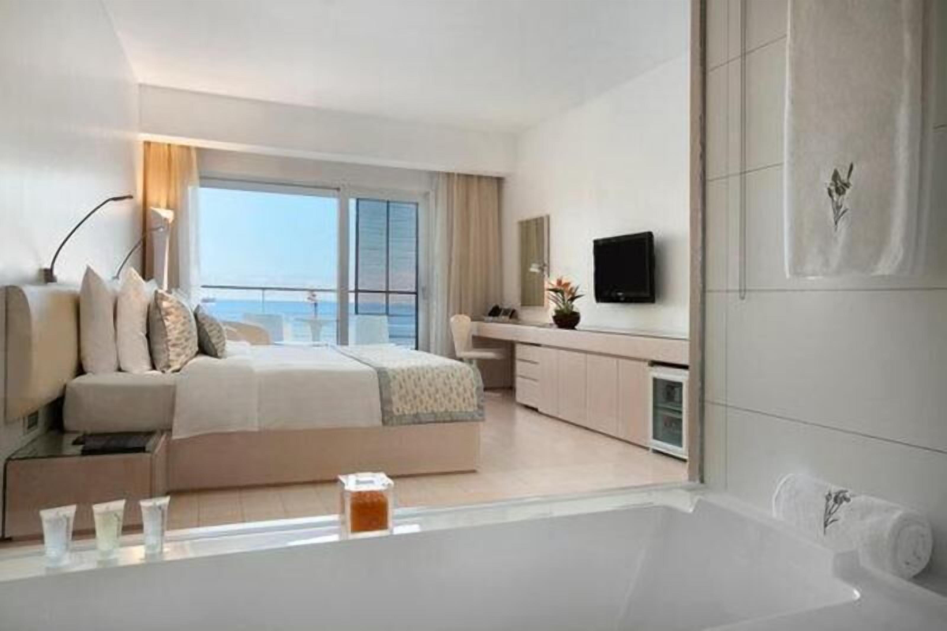 Ropa de cama de alta calidad y artículos del minibar gratis 