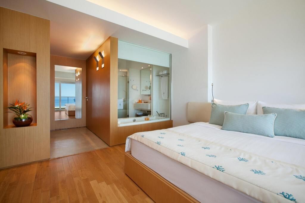 Ropa de cama de alta calidad y artículos del minibar gratis 