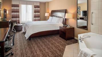 Caja de seguridad en la habitación y espacio para trabajar con laptop