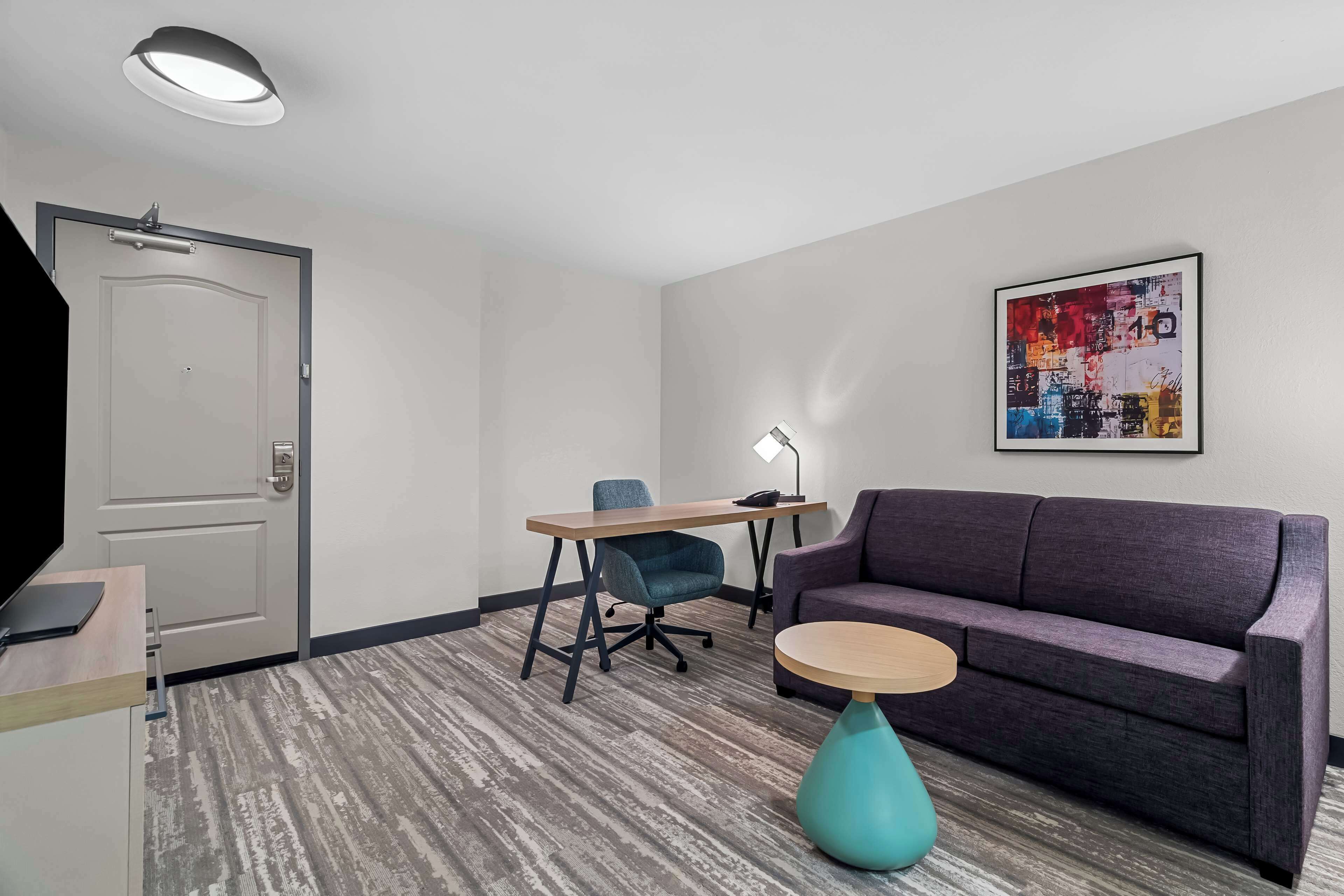 one king junior suite evolution room | in-room safe, individually decorated, individually furnished