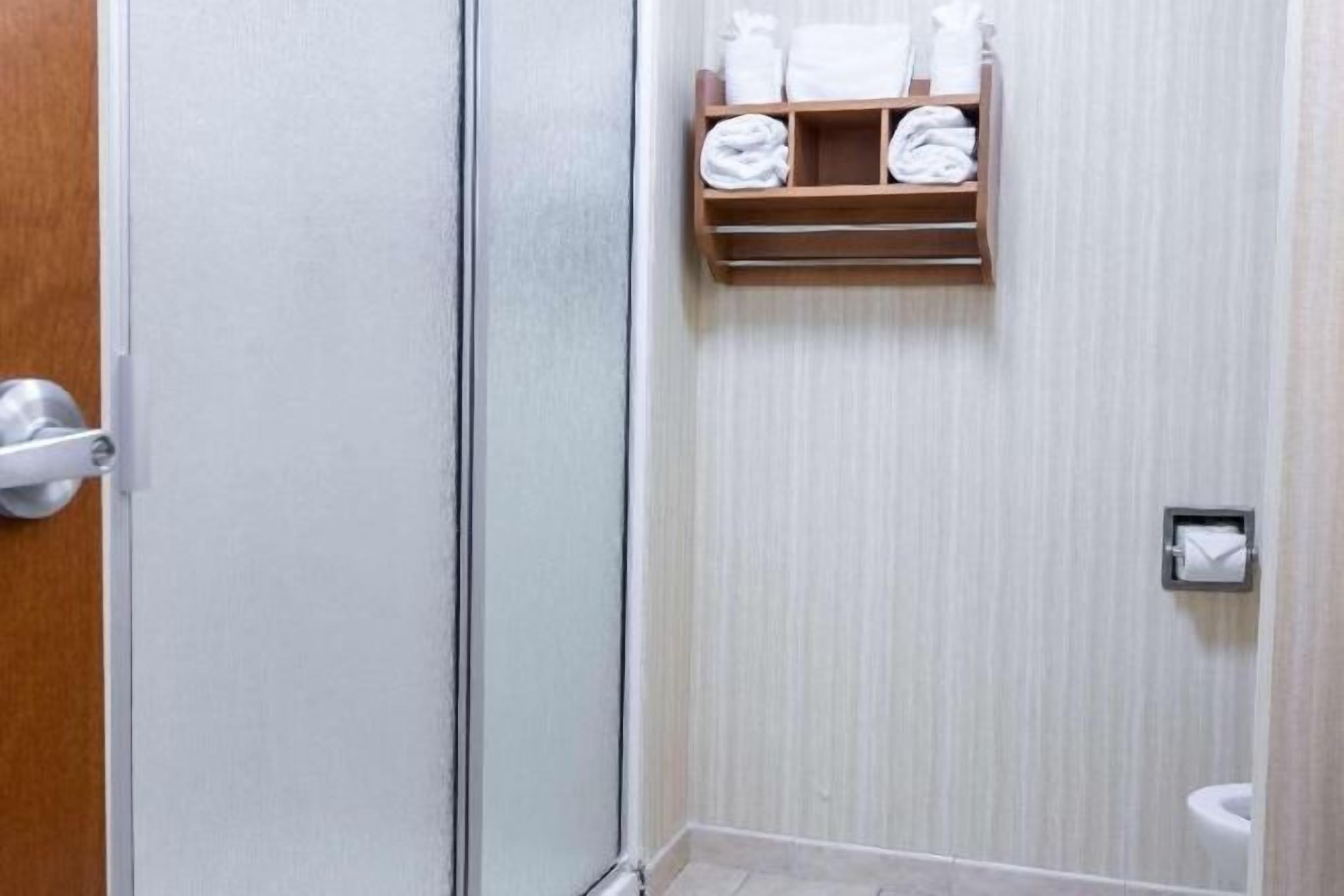 Kylpyhuone | Hiustenkuivaaja, kylpytakit