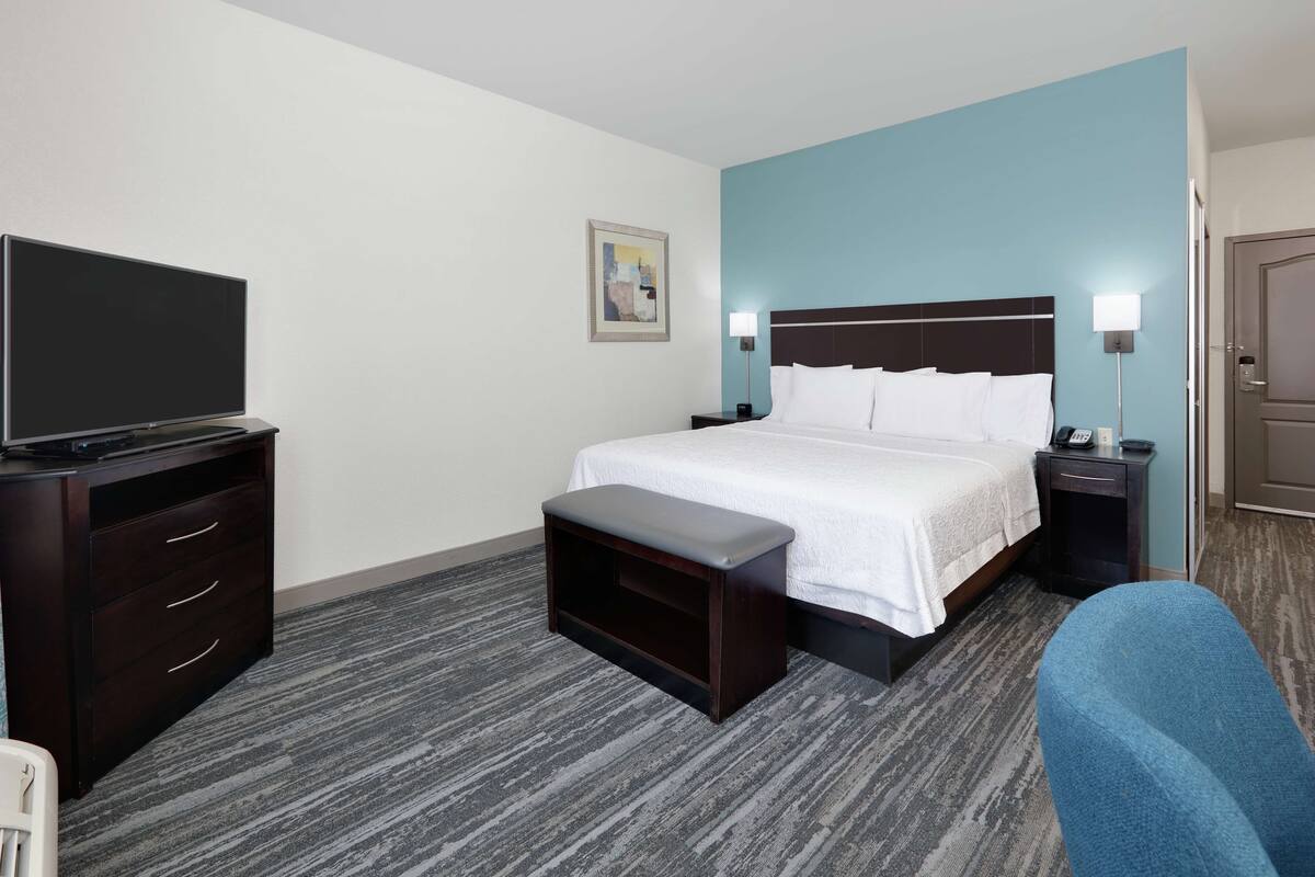 in-room safe, iron/ironing board, free wifi, bed sheets