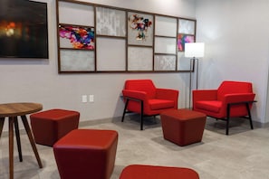 Lobby - Hampton Inn Elkhorn Lake Geneva Area (Elkhorn)