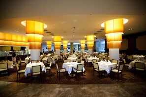Tägliches Frühstücksbuffet gegen Gebühr