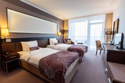Neighbouring rooms