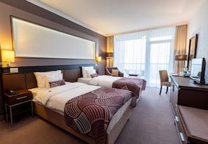 Neighbouring rooms | Hypo-allergenic bedding, in-room safe, desk, soundproofing - Aquaworld Resort Budapest (Budapest)