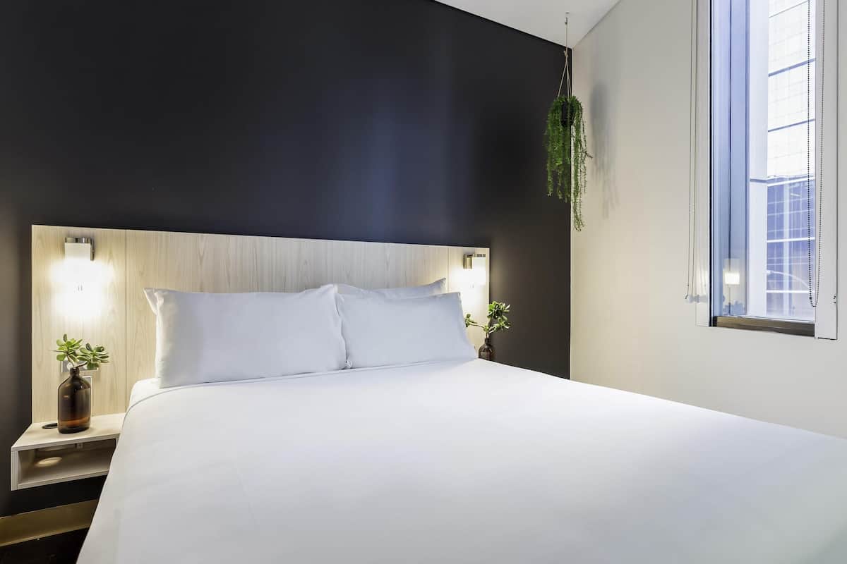 Standard Room, 1 Queen Bed