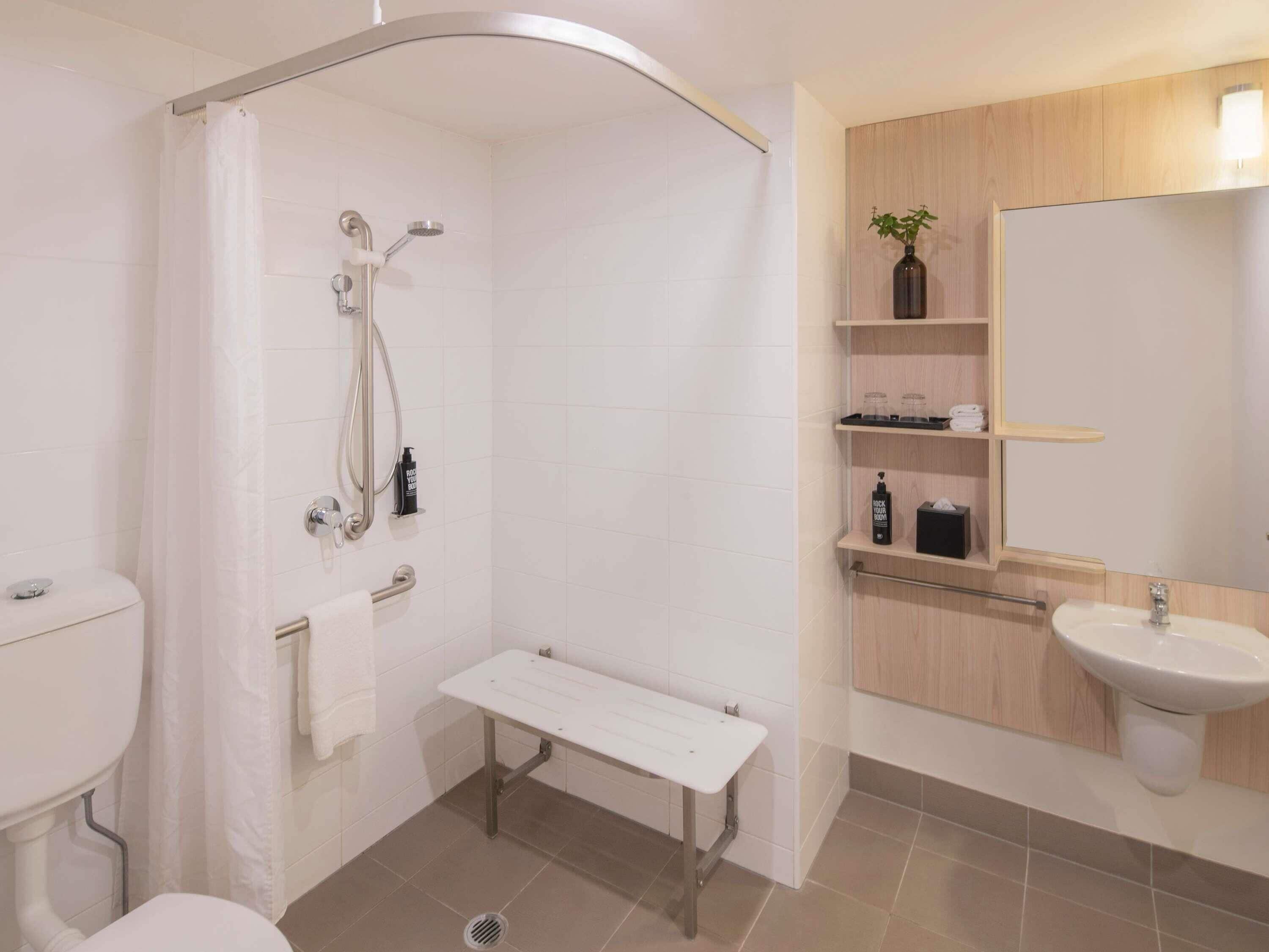 Standard Room, 1 Queen Bed, Accessible | Egyptian cotton sheets, premium bedding, pillowtop beds, desk