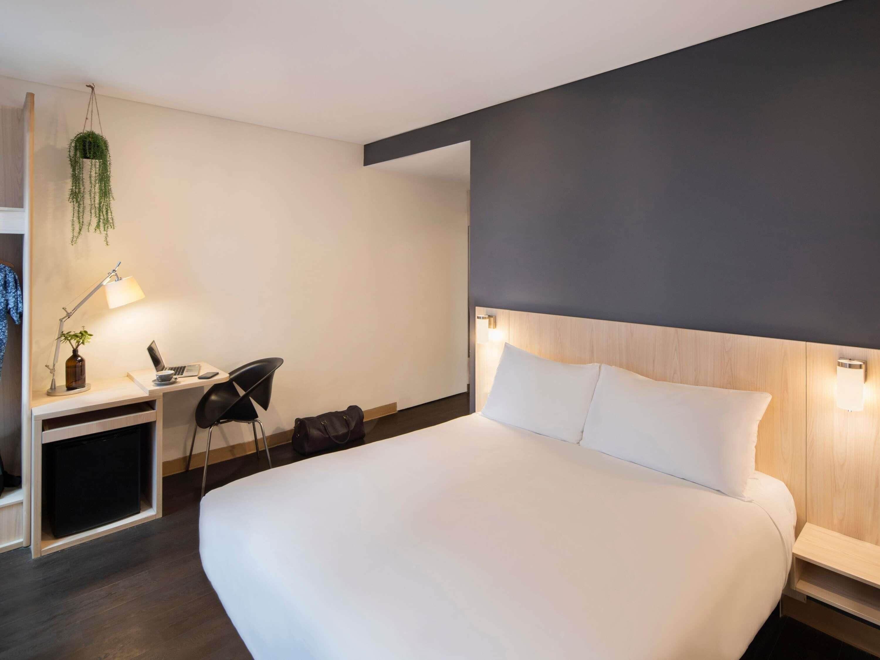 Egyptian cotton sheets, premium bedding, pillow-top beds, desk