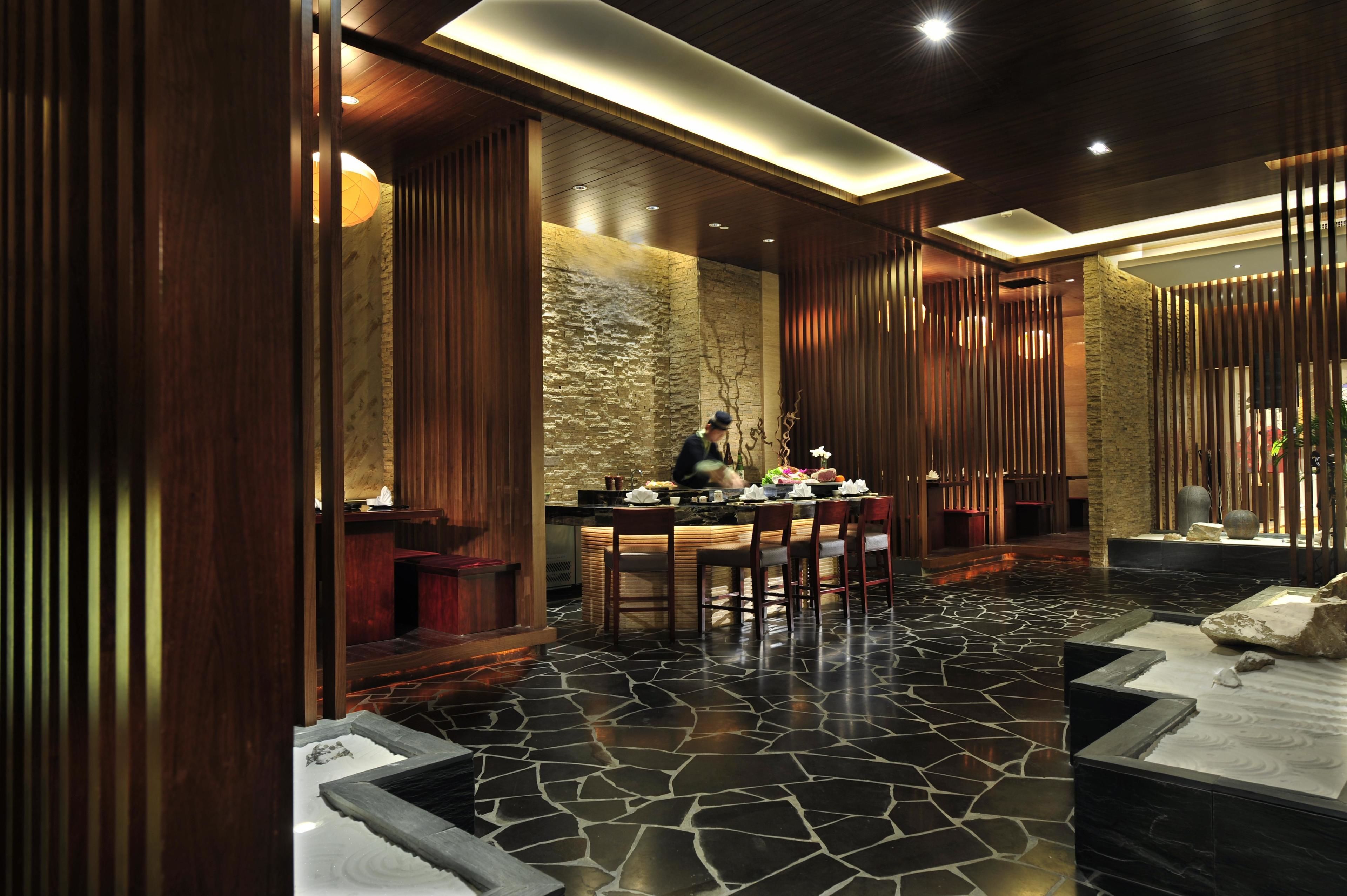 3 restaurantes; se sirven desayunos 