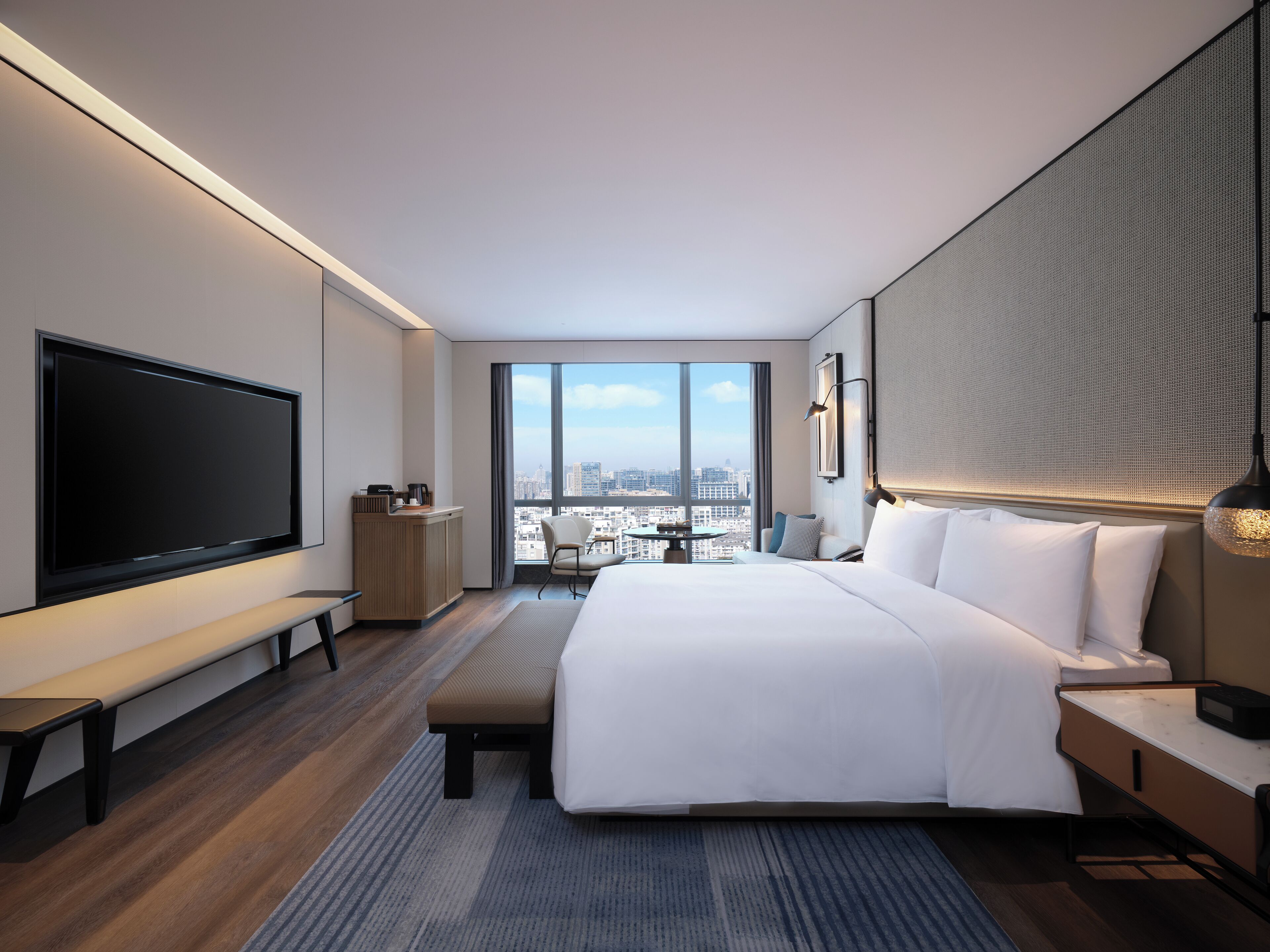 Minibar, caja fuerte, escritorio y espacio para trabajar con un portátil