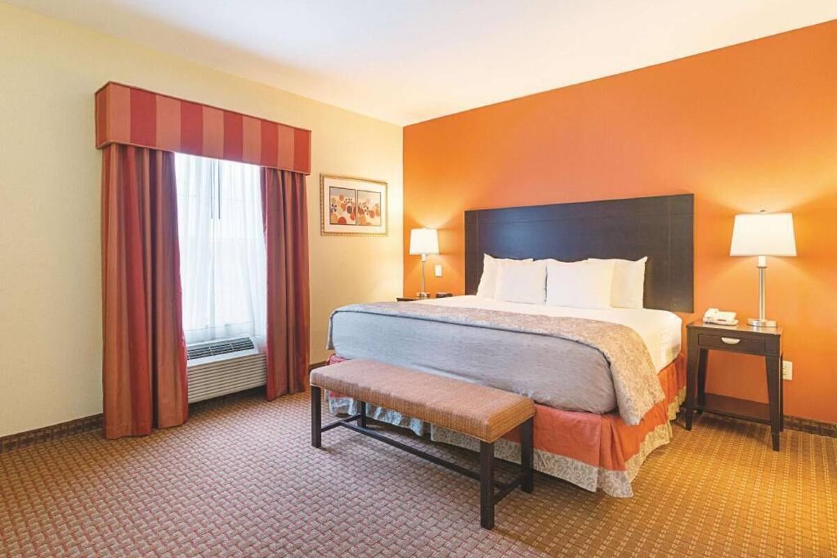 Premium bedding, pillowtop beds, desk, iron/ironing board