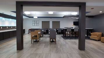 Ilmainen päivittäinen mannermainen aamiainen