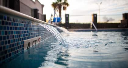 La Quinta Inn & Suites by Wyndham Houston East at Normandy