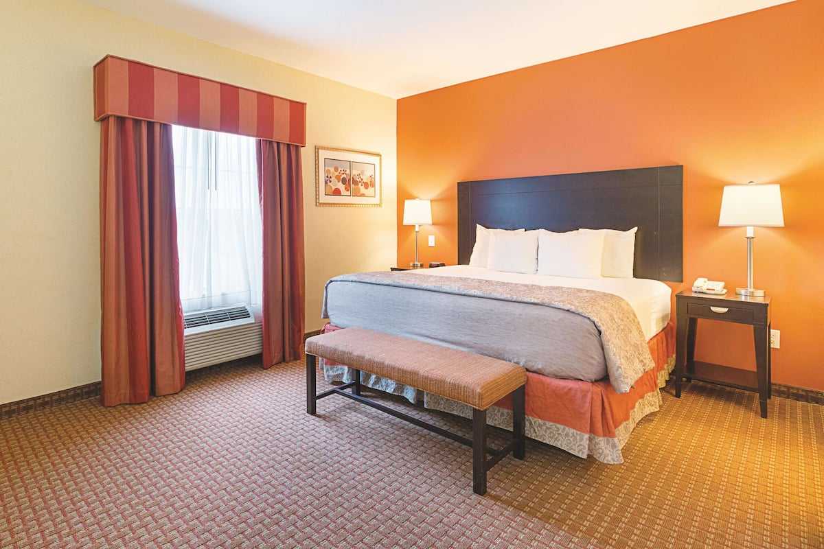 Suite, 1 Bedroom, Accessible, Non Smoking (Roll-In Shower)