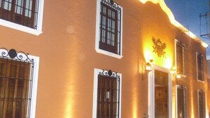 Front of property – evening/night - Hotel Hacienda de los Ángeles by Rotamundos (Comitan de Dominguez)