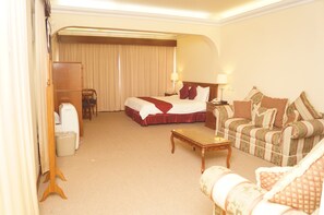 Premium Suite, Jetted Tub | Iron/ironing board, free cribs/infant beds, free WiFi, bed sheets - Hotel Hacienda de los Ángeles by Rotamundos (Comitan de Dominguez)