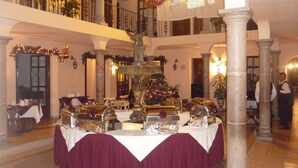 Breakfast, lunch and dinner served  - Hotel Hacienda de los Ángeles by Rotamundos (Comitan de Dominguez)