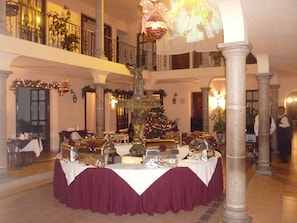 Se sirven desayunos, comidas y cenas
