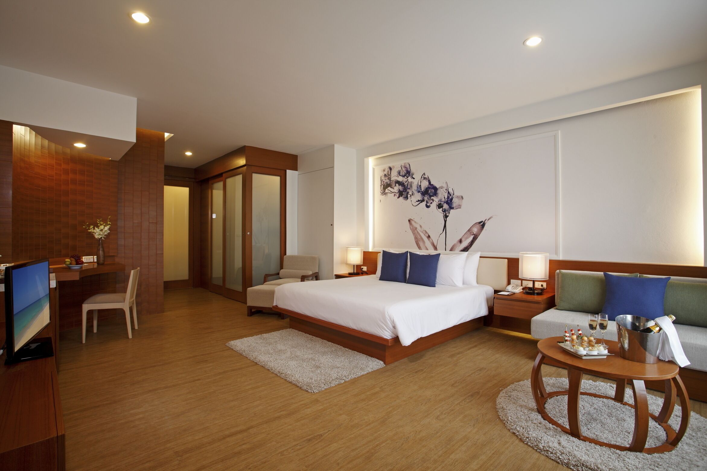 family room | 1 bedroom, minibar, in-room safe, desk