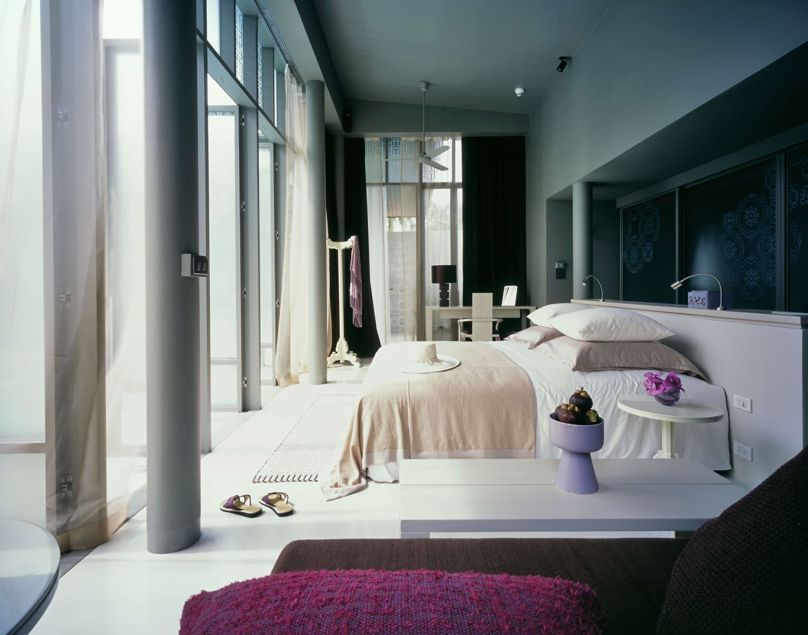 เครื่องนอนระดับพรีเมียม, มินิบาร์, ตู้นิรภัยในห้องพัก