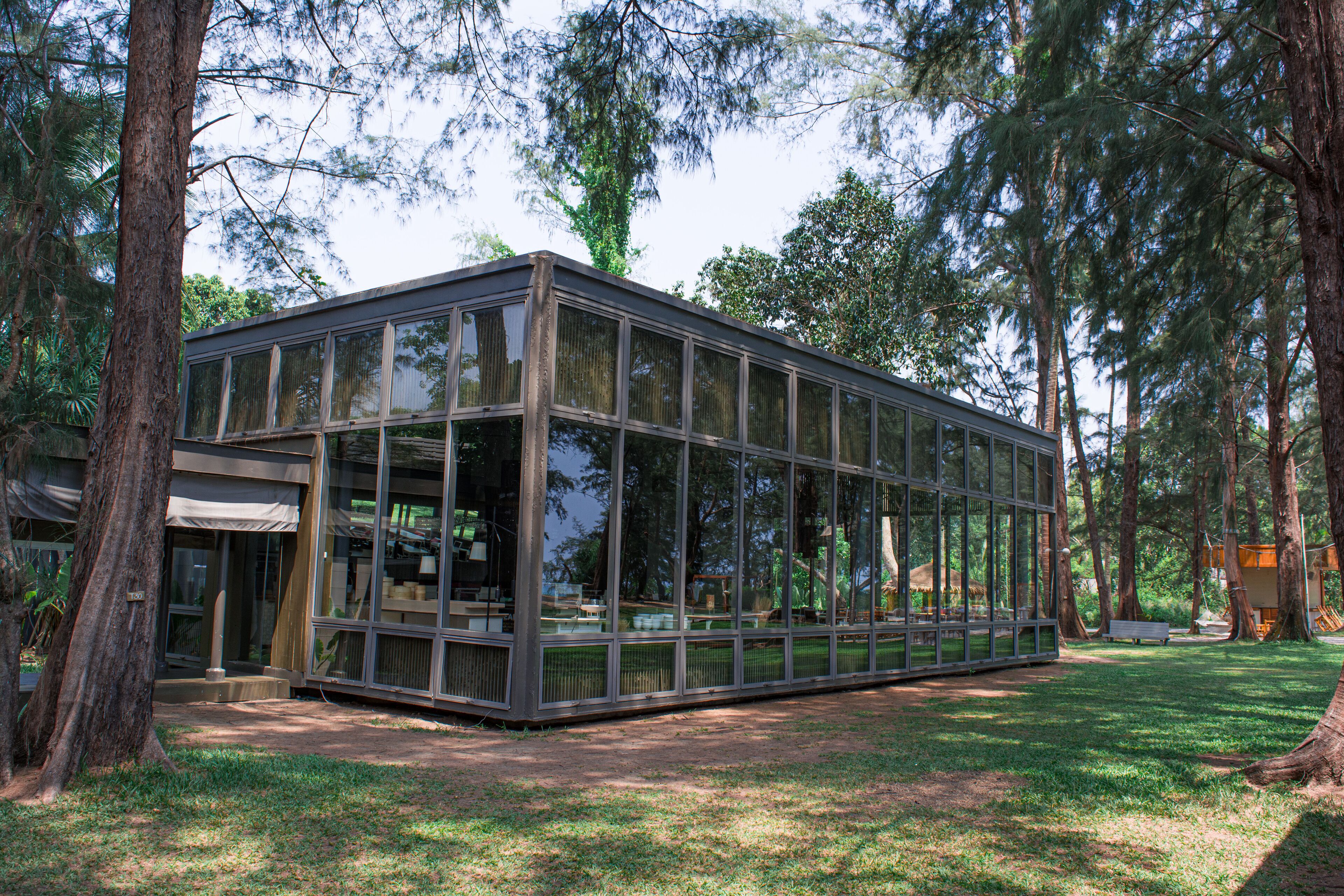 บริการอาหารเช้า อาหารกลางวัน อาหารเย็น, อาหารไทย