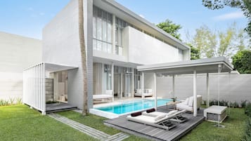 One Bedroom Duplex Pool Villa Suite | Vista desde la habitación