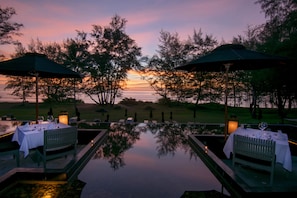 Breakfast, lunch, dinner served; Thai cuisine
