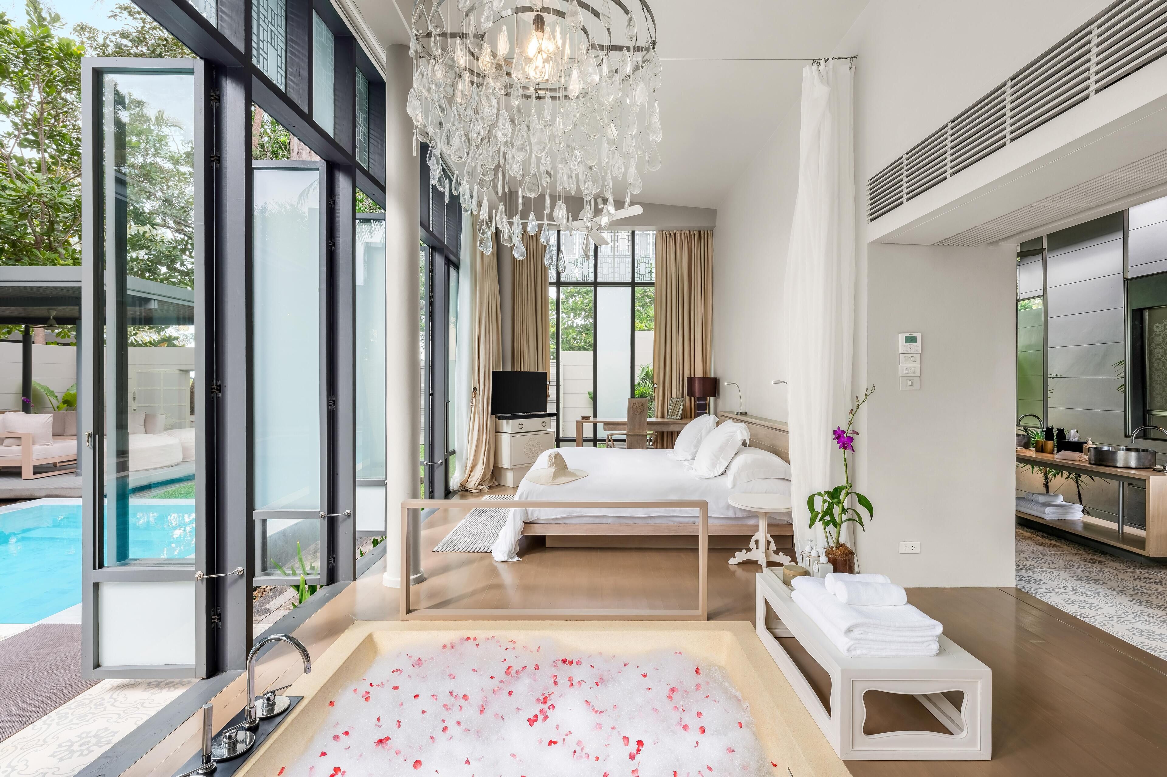 SALA Signature Villa One | Oleskelualue | 40–tuumainen äly-TV, jossa satelliittikanavat