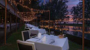 Breakfast, lunch, dinner served; Thai cuisine