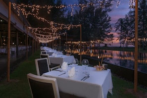 Breakfast, lunch, dinner served; Thai cuisine
