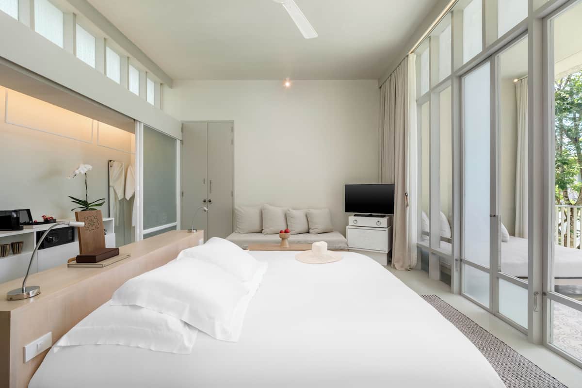 Premium bedding, minibar, in-room safe, desk