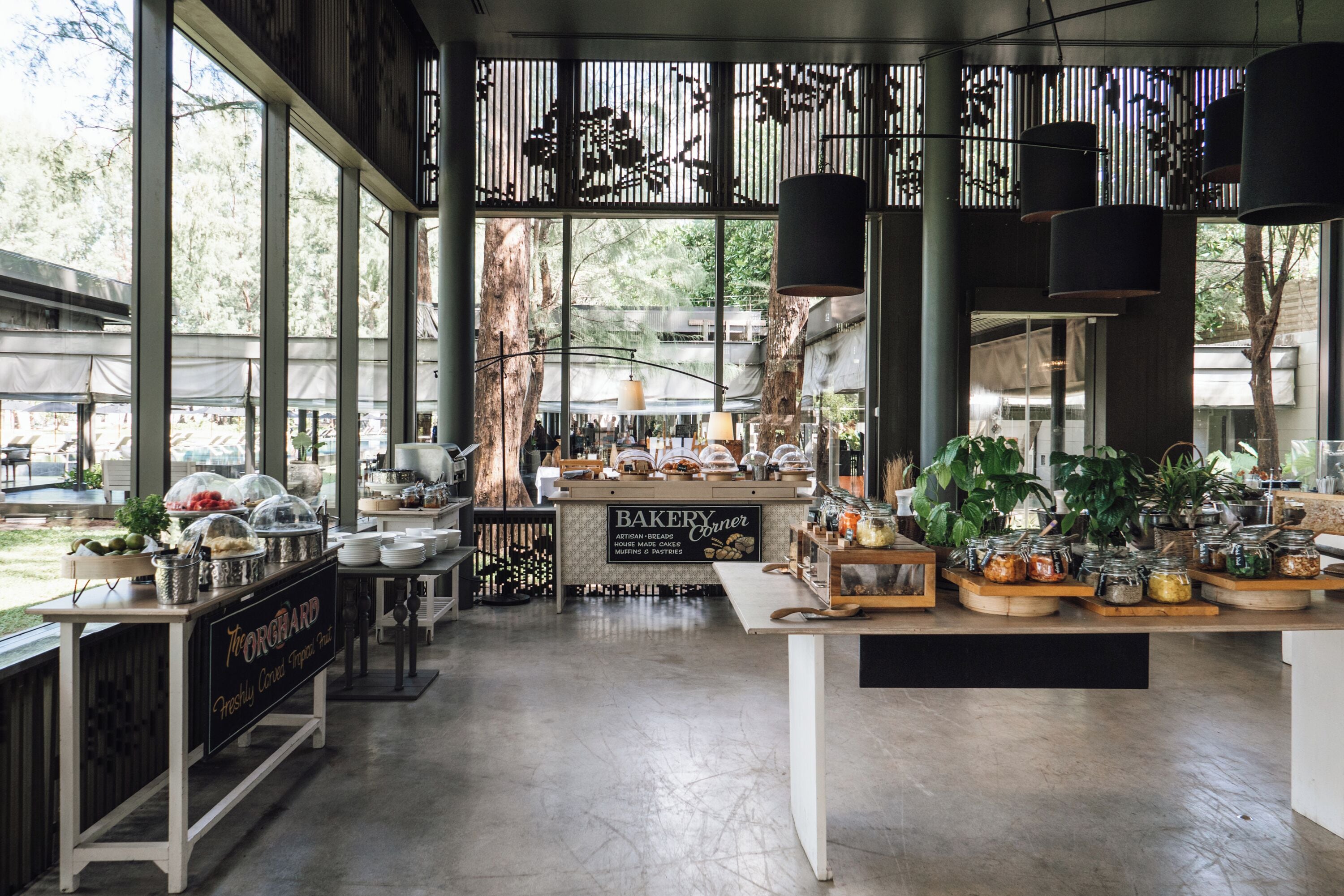 Petit déjeuner, déjeuner et dîner servis sur place, plats Cuisine thaï 