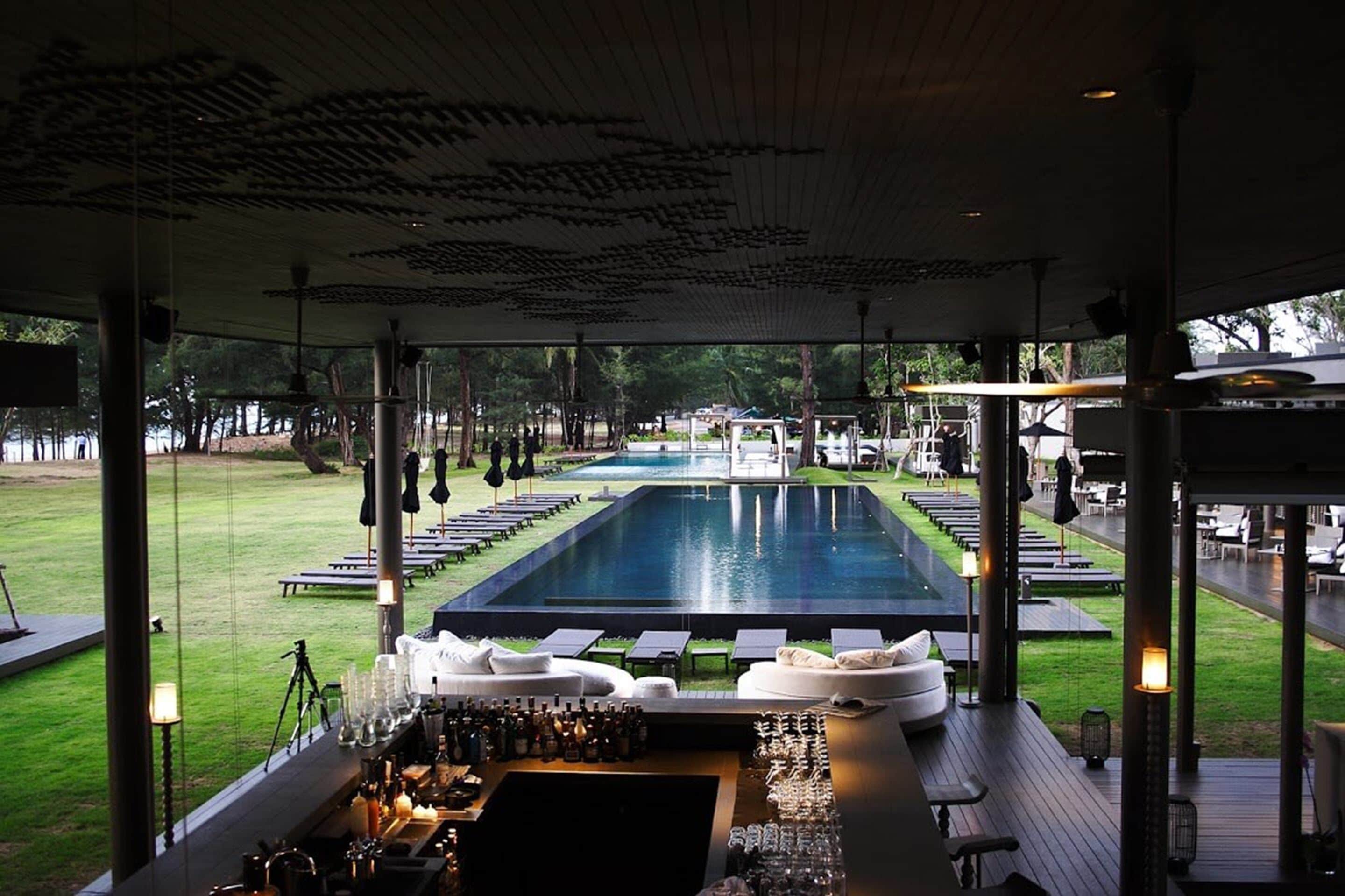 Poolside bar