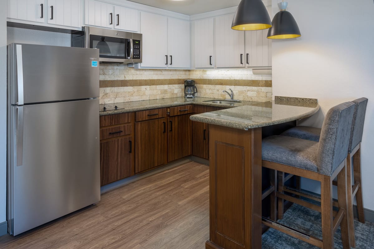 suite, 1 bedroom, kitchen (hearing) | private kitchen | full-sized fridge, microwave, stovetop, dishwasher