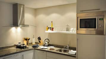 Fridge, microwave, coffee/tea maker, cookware/dishes/utensils