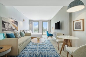 Studio Suite, 1 King Bed, Kitchen | 1 bedroom, down duvets, in-room safe, desk