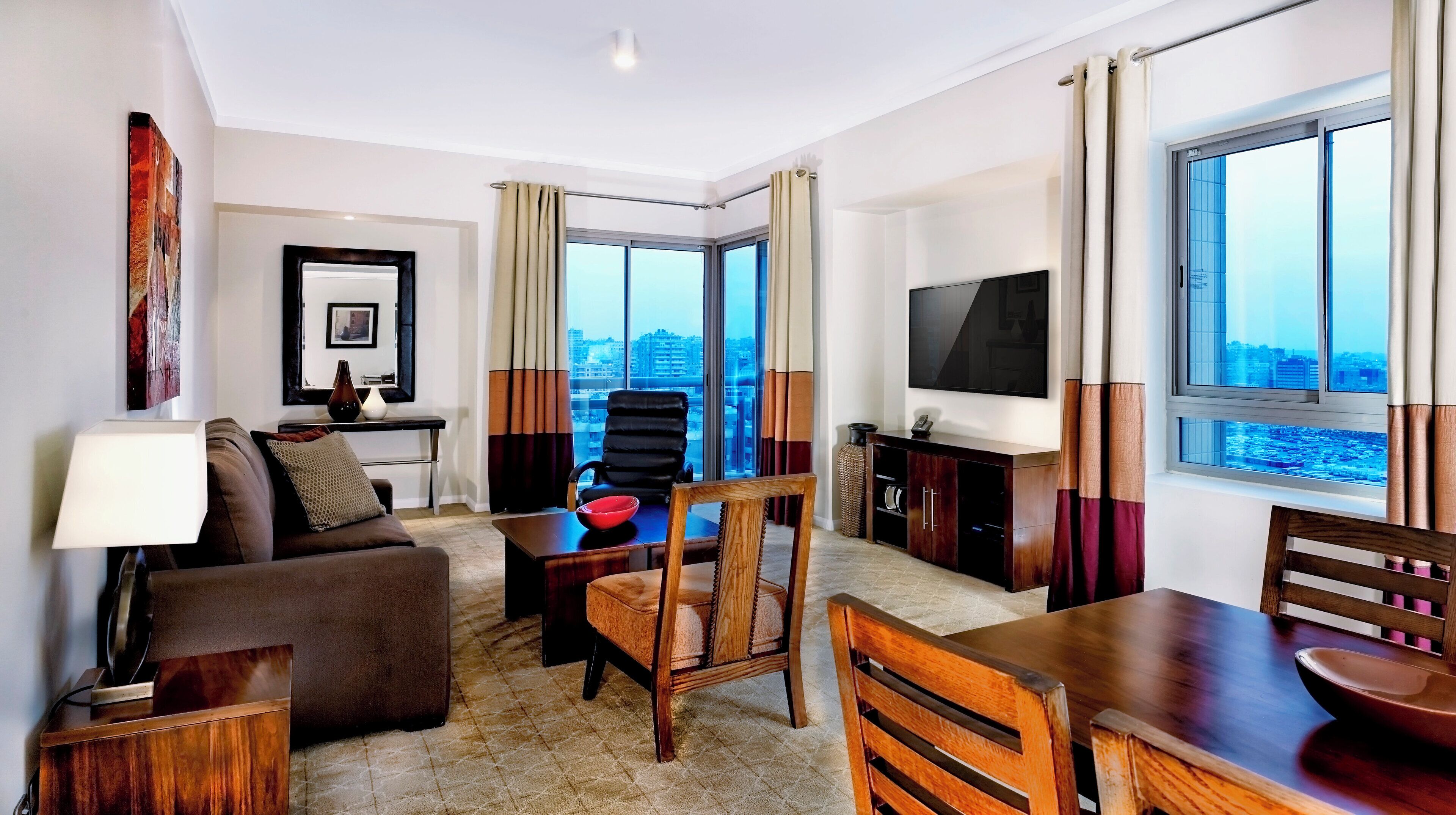 Couette en duvet d'oie, coffres-forts dans les chambres, bureau